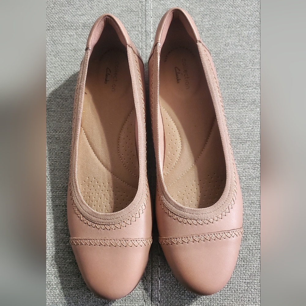 Clarks Women's Tan Ballet Flats